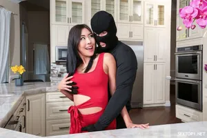 Buổi hẹn hò đầu tiên với cô gái quen qua mạng khi chơi game