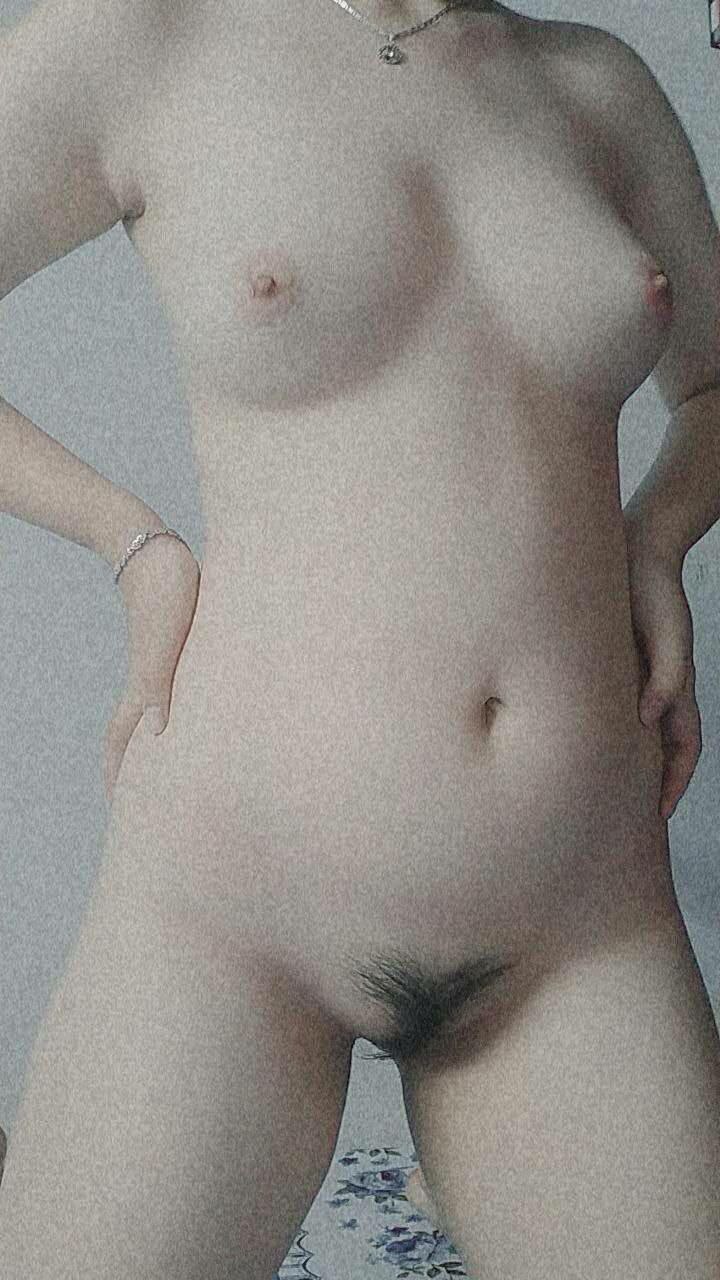 Gạ địt em bồi bàn xinh đẹp đi làm xa chồng